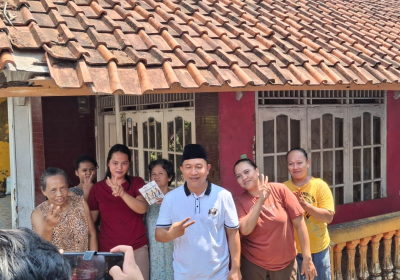 Warga Senang Foto Bersama H. Andreas
